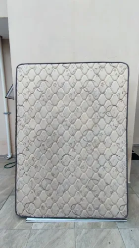 Vendo colchão de casal limpo e Higienizado 
