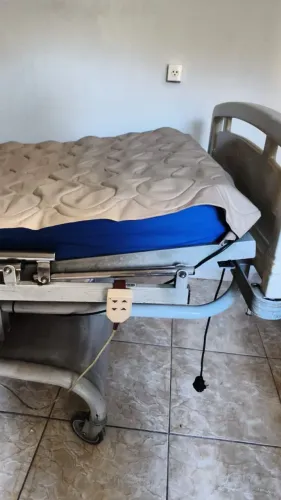 Cama hospitalar eletrica
