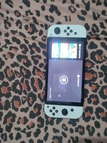 Nintendo switch OLED V2 semi novo com todos os acessórios travado.