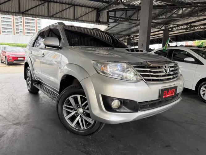 Toyota Hilux SW4 SRV D4-d 4X4 3.0 TDI Dies. AUT 2012