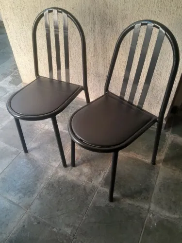 2 cadeiras de Ferro Almofadadas
