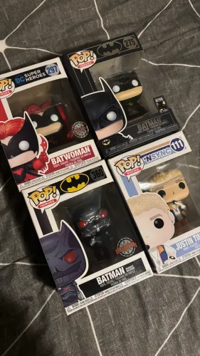 ? 4 Funko Pop Originais com Caixa - Batman, Batwoman, Murder Machine e Justin Timberlake