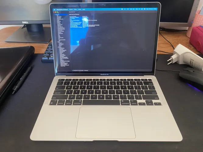 MacBook Air M1 (2020)