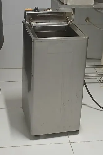 Fritadeira elétrica a oleo e água 