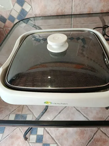Fritadeira Elétrica Britânia com visor - funcionando