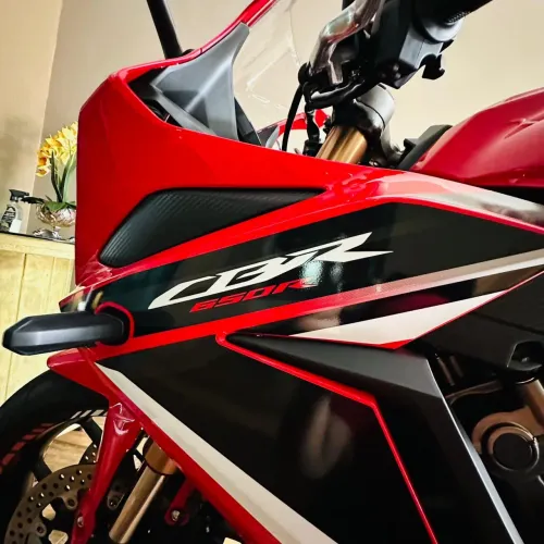 Honda CBR 650R 2023 com apenas 1.050 km | Estado de zero