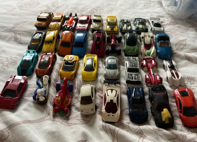 COLEÇÃO HOTWHEELS + PISTA