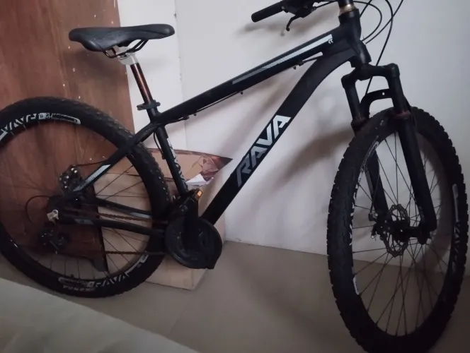 Bicicleta Aro 29 Rava Pressure de Alumínio - Freio a Disco Hidráulico 20 Marchas.
