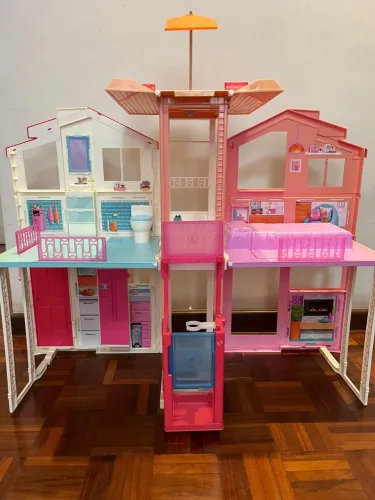 Casa da Barbie 3 andares com elevador