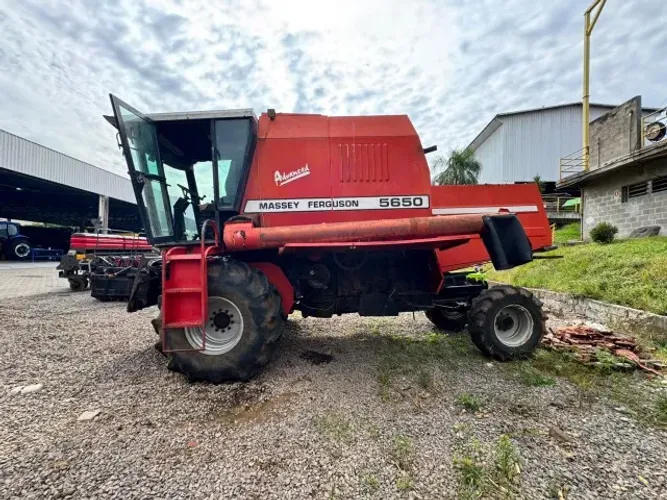 Colheitadeira Massey Ferguson 5650