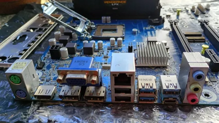 Placa mãe POS RIQ370ED, LGA 1151, 8/9 gen, troco por projetor hy320