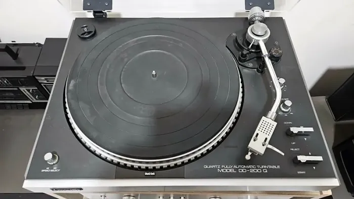 Toca-discos DD200Q GRADIENTE
