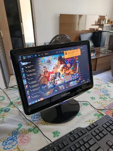 COMPUTADOR / DDR3/CORE I3°3/HD500/4 GB/16.5/(COMPLETO
