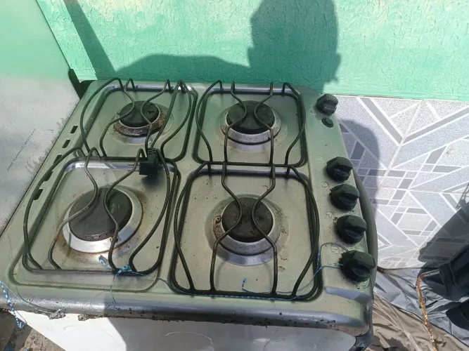 Vendo fogão de 4 bocas em bom uso