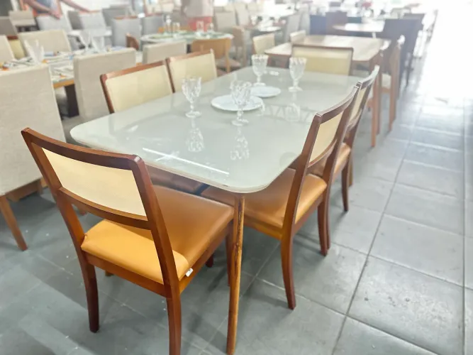 Mesa de madeira maciça pronta entrega nova