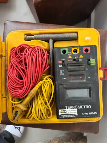Terrômetro marca Minipa MTR 1520D.