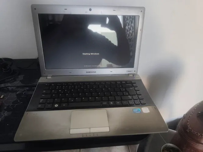 Notebook Samsung (travado em boot)