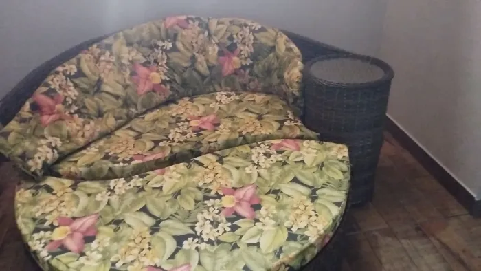 Vendo este sofá em perfeito estado preço de desapego.