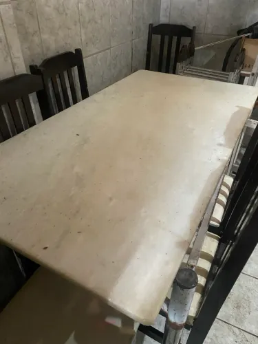 Conjunto de mesa com cadeiras