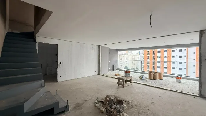 APARTAMENTO À VENDA EM MOEMA, 4 SUÍTES. 3 VAGAS DE GARAGEM.