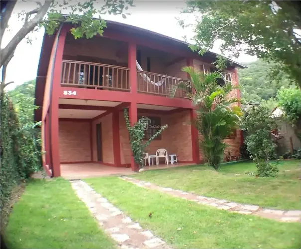 "Seu Novo Lar: Casa de 4 Quartos à Venda, na Praia da Solidão em Pântano do Sul, Florianóp
