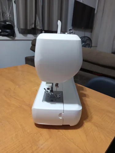 Vende se máquina de costura