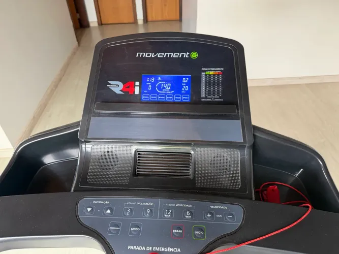 Esteira Elétrica Movement R4I Com Inclinação Eletrônica