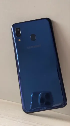 Galaxy A20 - muito novo