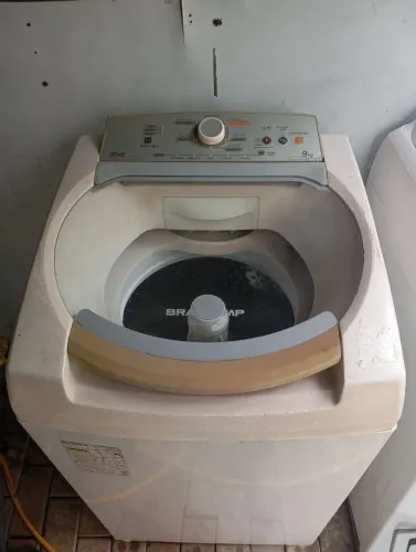 Vendo máquina de lavar faz tudo Brastemp 9kg funcionando perfeitamente tudo 110v entrego