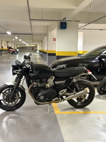 Triumph Speed Twin 1200 troco por Harley Davidson