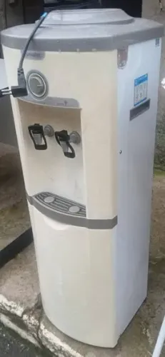 Bebedouro Esmaltec à motor ,127v .