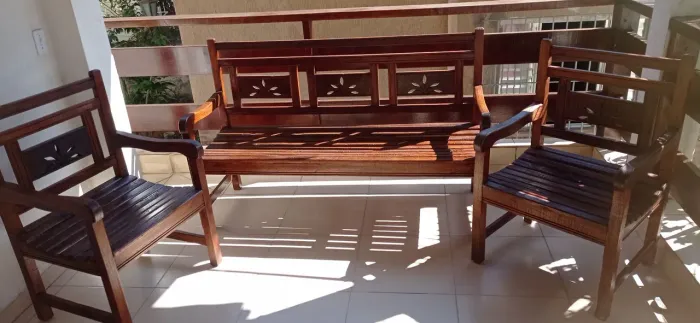 Conjunto de banco de madeira maciça 5 lugares