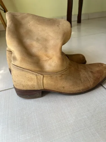 Bora em couro masculina