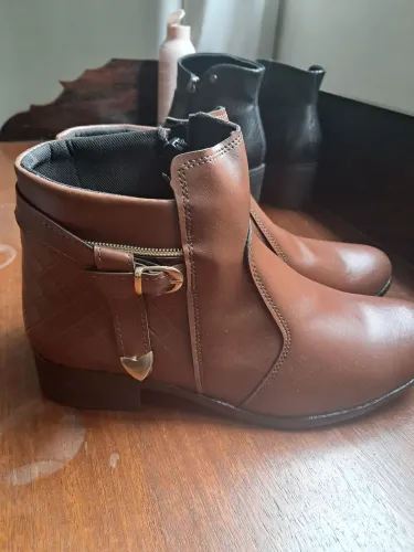 Bota número 37.