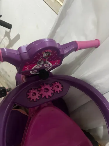 Motoca com cadeirinha de alimentação