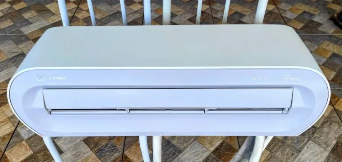 Evaporadora de Ar ELETROLUX COLOR ADAPT 12000 btus ( NOVA).