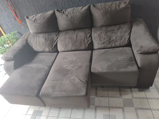 Vende se sofá de tres lugares retrátil