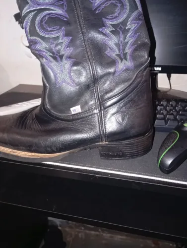 Vendo bota forasteiro usei por um ano R$250