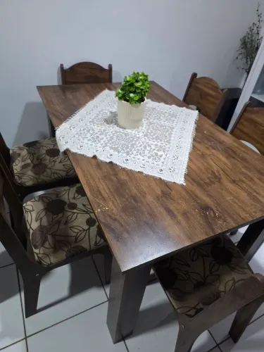 Mesa 6 lugares com cadeiras