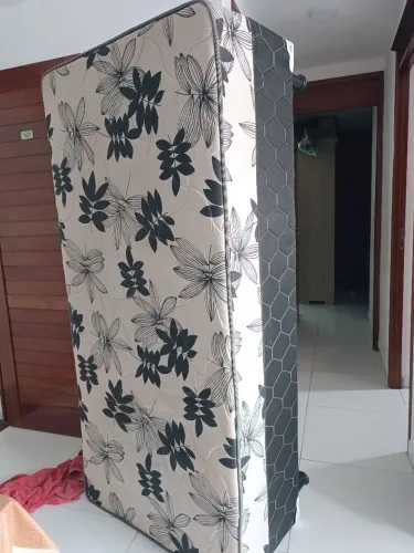 Cama de solteirão topázio com molas