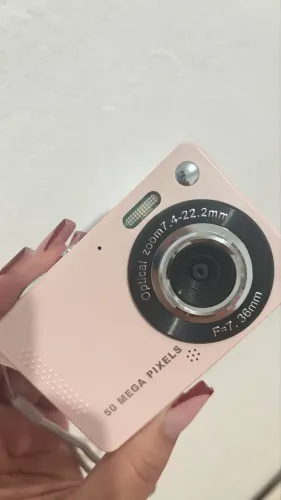 Câmera digital rosa em excelente estado. Usada apenas duas vezes