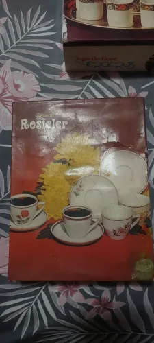 Jogos de xícaras na caixa sem uso anos 70