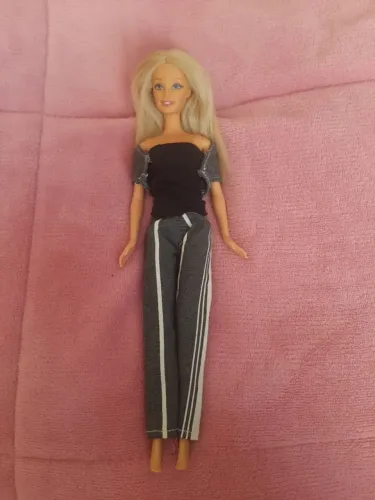 Barbie original.