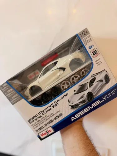 Maisto 1:24 Assembly Line 2020 Chevrolet Corvette Stingray Coupe, White