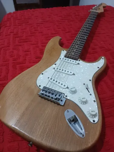 Guitarra Stratocaster Artesanal Luthier Caps Waaah V70(Alnico 5)