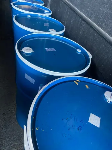 Vendo tambor de metal 200l 