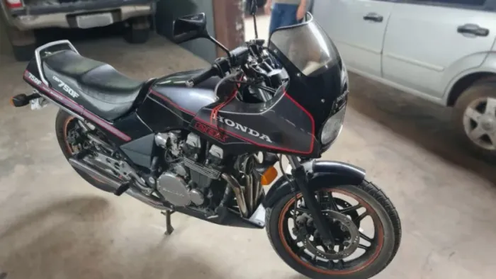 HONDA CBX 750F "7 GALO" - ACEITO TROCA CARRO