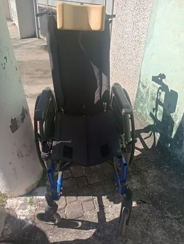 Cadeira de rodas usada