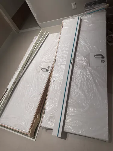 Vendo 2 portas laqueadas novas