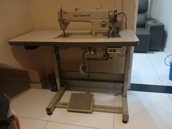 Máquina reta industrial